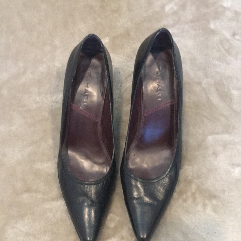 Classic Tahari leather heels.